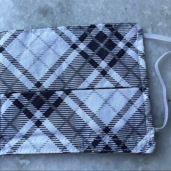 Disney Face Masks set of 4 Mickey and Minnie cloth masks - Picture 6 of 9